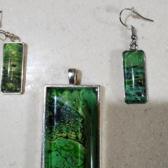 Fashionable Women Jewelry Set. - Picture 2 of 8